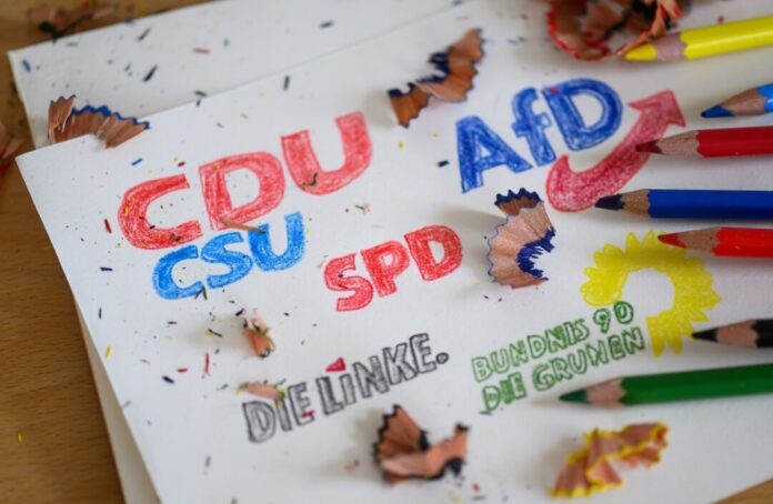 Logos der Parteien Die CDU verliert in Nordrhein-Westfalen weiter an Zustimmung. Bei einer Bundestagswahl würde die AfD laut einer Forsa-Umfrage stärkste Kraft im Westen. (Symbolbild)