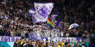 Pokal-Abend des BVB in Hamburg: «Hat man in der Form selten» Gruppenbild mit Gegner: Nach dem Pokalspiel feierten die HEBC-Amateure mit den Dortmunder Profis.
