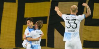 Bochumer Befreiungsschlag: 2:1-Sieg in Dresden Bochums Koji Miyoski jubelt in den Armen von Christian Rasmussen.
