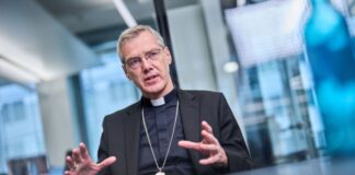 Bischof Wilmer befürchtet antikirchliche Maßnahmen der AfD Heiner Wilmer, Vorsitzender der Deutschen Bischofskonferenz, bleibt bei der ablehnenden Haltung der katholischen Kirche gegenüber der AfD.