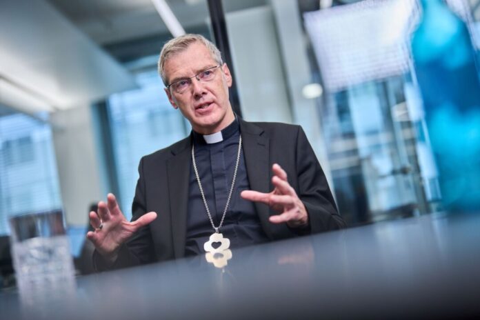 Bischof Heiner Wilmer Heiner Wilmer, Vorsitzender der Deutschen Bischofskonferenz, bleibt bei der ablehnenden Haltung der katholischen Kirche gegenüber der AfD.