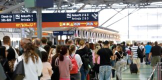 Flughafen Köln/Bonn: Passagiere mussten länger warten Wer am Dienstag von Köln/Bonn abfliegen will, braucht mehr Geduld als sonst. (Archivbild)