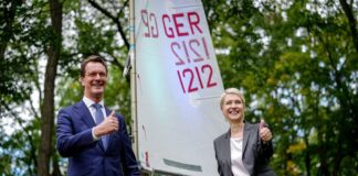 Wüst stichelt: «Klares Zeichen für vereinigtes Deutschland» Hendrik Wüst und Manuela Schwesig bei einem Termin.