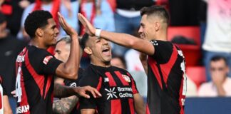 Torjäger Schick führt Leverkusen zu nächstem Heimsieg Patrik Schick (r) sorgte kurz vor der Pause für die Leverkusener Führung.