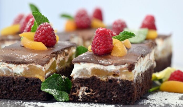 Torten und Kuchen Nicht auf die Kasse, sondern auf eine Torte hatte es ein Einbrecher in einem Café in Lippe abgesehen. (Symbolbild)