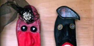 „Zeigt her eure Schuh“: Workshop am Zeittunnel Aus alten Schuhen und Abfall entstehen kleine Kunstwerke. Foto: privat