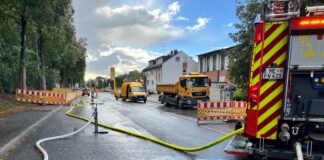 Gasaustritt in Wülfrath: Tankstelle und Wohngebäude wurden evakuiert Der Einsatz an der Wilhelmstraße. Foto: FW Wülfrath