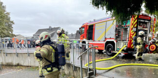 Wülfrath: Zwei Unfälle auf der A535 und Schul-Vorfall Der Einsatz der Feuerwehr an der Sekundarschule. Foro: FW Wülfrath
