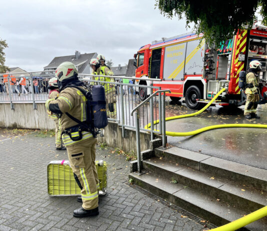 Wülfrath: Zwei Unfälle auf der A535 und Schul-Vorfall Der Einsatz der Feuerwehr an der Sekundarschule. Foro: FW Wülfrath