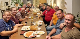 Dankeschön-Grillen für die Helfer des Nevigeser Dorffests Im Imbiss im Siepen haben die Ehrenamtlichen sich getroffen. Foto: privat