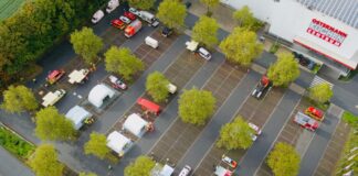 Kreis Mettmann: Rettungskräfte üben Versorgung von 50 Verletzten Auf dem Parkplatz des Möbelhauses Ostermann in Haan fand die großangelegte Übung statt. Foto: FW Monheim am Rhein