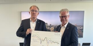 IHK-Konjunkturbericht: Regionale Wirtschaft unter Kostendruck Gregor Berghausen, Hauptgeschäftsführer der IHK Düsseldorf, mit Jürgen Steinmetz, Hauptgeschäftsführer der IHK Mittlerer Niederrhein. Foto: IHK Düsseldorf