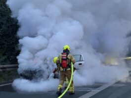 Autobrand auf der A3: Ratinger Feuerwehr im Einsatz Auf der A3 kam es zu dem Einsatz. Foto: Feuerwehr Ratingen