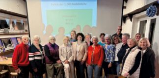 Heiligenhaus: Was Städte gegen Sozialbetrug tun können Informationsveranstaltung „Kommunen gegen Betrug“ - Ulrike Stiers (4. v.l.) mit Referentin Kerstin Ringel (5. v.l.). Foto: Frauen-Union Heiligenhaus