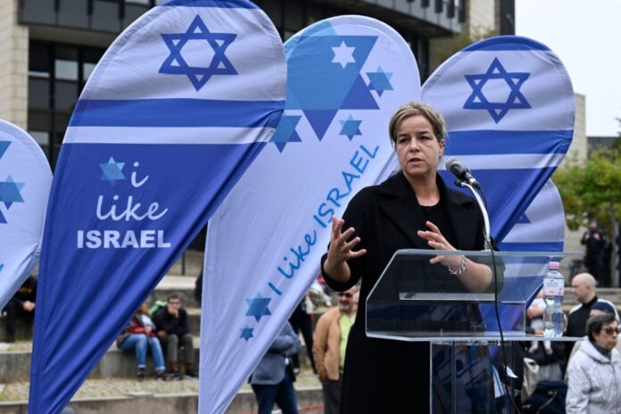 Grünen-Politikerin Mona Neubaur Mona Neubaur wird für ihr langjähriges Engagement für jüdisches Leben gewürdigt. (Archivbild)