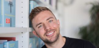 Christoph Kramer, der neue Roman und die Sache mit dem Glück Christoph Kramer hat seinen zweiten Roman geschrieben.