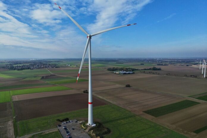 250 Meter hohes Windrad bei Erkelenz Die neuen Windräder sind etwa einen viertel Kilometer hoch.