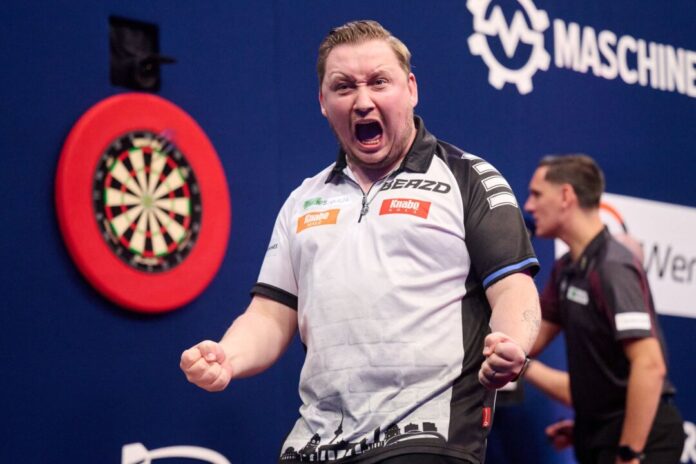 Darts-EM in Dortmund Martin Schindler jubelt bei der EM in Dortmund.