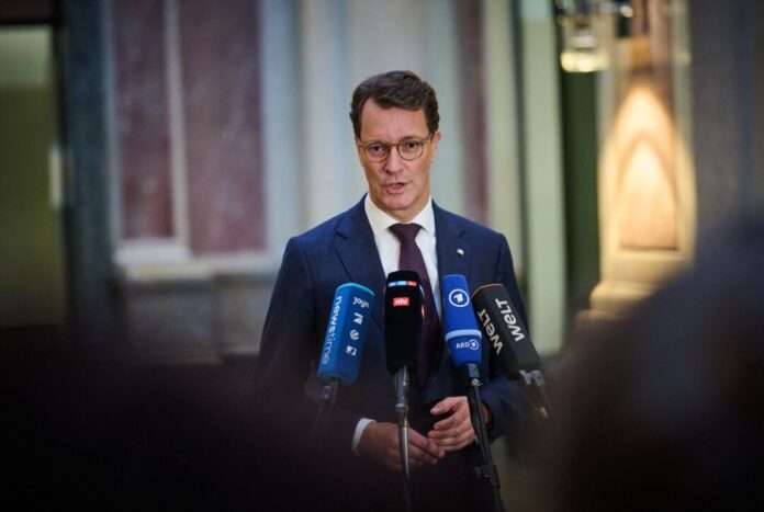 Hendrik Wüst Wüst: Streit hinter verschlossenen Türen austragen.