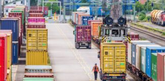EU genehmigt Millionen für Güterterminal bei Aachen Ein Terminal in der Nähe von Aachen soll den Warentransport klimafreundlicher machen und Straßen entlasten. (Symbolbild)