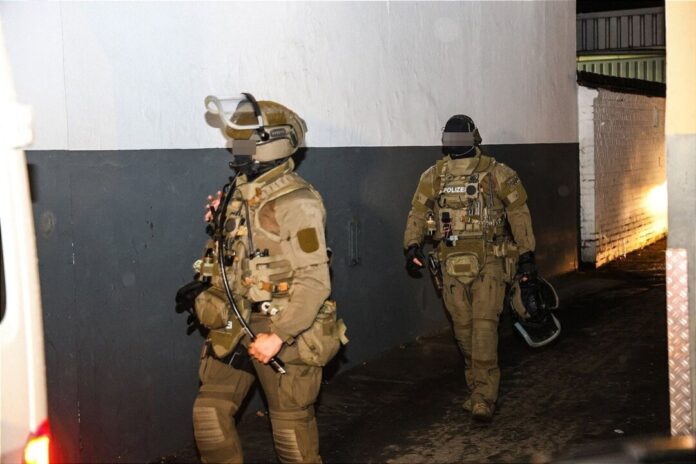 SEK-Einsatz SEK-Beamte waren am Donnerstagabend in Hagen im Einsatz. (Archivbild)