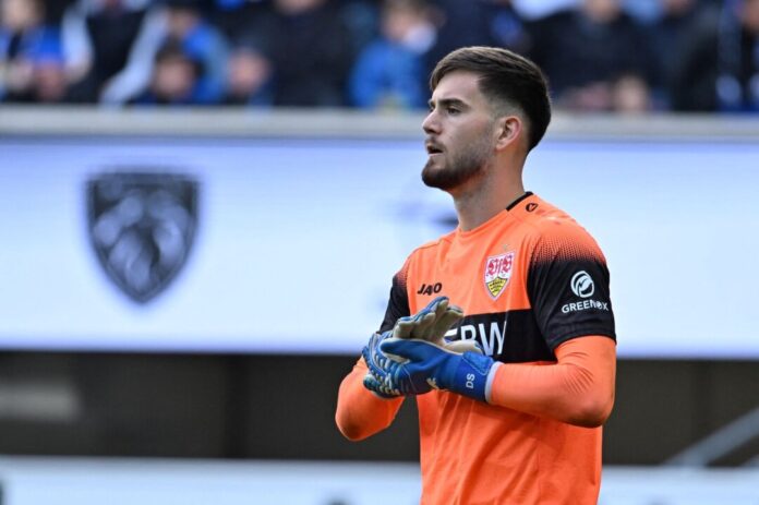 SC Paderborn 07 - VfB Stuttgart Stuttgarts Torwart Dennis Seimen feierte an alter Wirkungsstätte sein Bundesliga-Debüt.