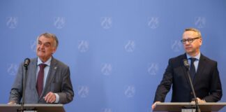 NRW gelingt Schlag gegen Qilin-Hacker – Russe festgenommen NRW-Justizminister Benjamin Limbach (Grüne) berichtete von geduldiger Detailarbeit, mit der die deutschen Ermittler dem russischen Hacker auf die Schliche gekommen seien.
