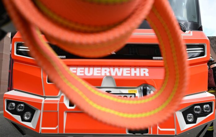 Feuerwehr Im Einsatz waren zeitweise rund 100 Feuerwehr- und Rettungskräfte. (Symbolbild)