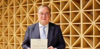 Armin Laschet ist neuer Aalkönig von Bad Honnef Armin Laschet ist jetzt Aalkönig von Bad Honnef.