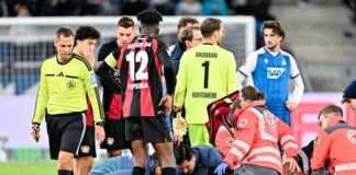 «Erstarrt, wie paralysiert»: Brutales Kopfballduell mit Badé Badé wurde verletzt vom Feld getragen.