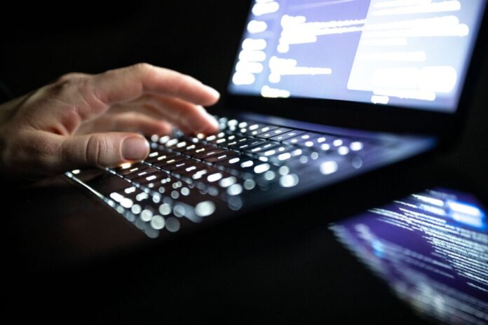 Cyberkriminalität Junge IT-Talente aus Europa messen sich bei einem Hacker-Wettbewerb. (Archivbild)