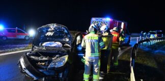 Nach Unfall – 62-Jähriger wird auf A31 zum Geisterfahrer Der Mann fuhr noch etwa drei Kilometer mit dem beschädigten Fahrzeug.