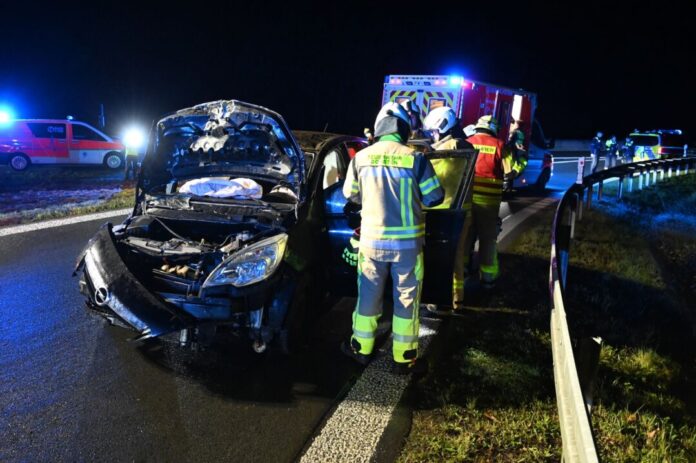 Nach Unfall - 62-Jähriger wird auf A31 zum Geisterfahrer Der Mann fuhr noch etwa drei Kilometer mit dem beschädigten Fahrzeug.
