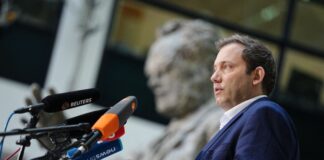 Klingbeil kündigt Neuwahl der SPD-Führung an Lars Klingbeil bedauert den Rücktritt von Bärbel Bas.