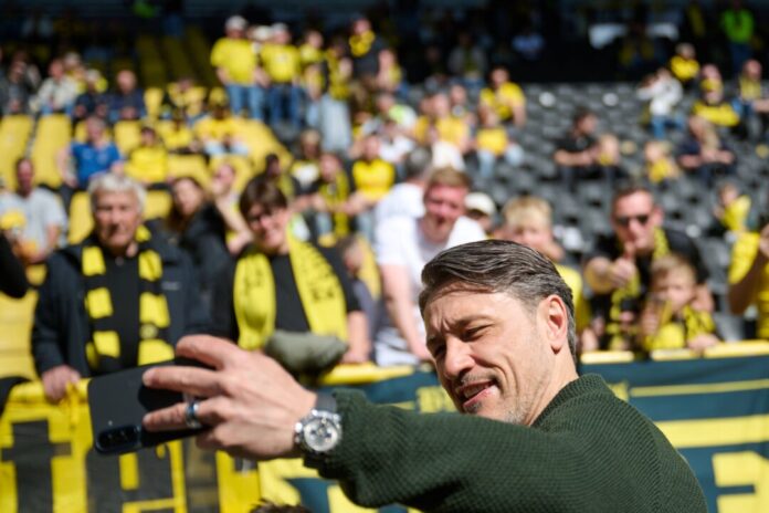 Borussia Dortmund Borussia Dortmund belohnt Fans künftig mit Punkten, wenn sie ihr Handy im Stadion möglichst selten benutzen. (Archivbild)
