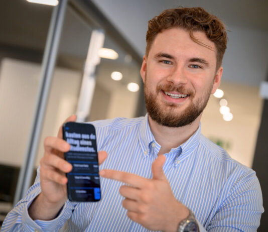 Vom E-Sport-Profi zum Gründer: Wuppertaler möchte KI-App nach Niederberg bringen Der Wuppertaler Maximilian Abels möchte den Mittelstand in Niederberg für seine App-Idee begeistern. Foto: Mathias Kehren