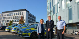 Kreispolizeibehörde: Neuer Leiter der Verkehrsdirektion Landrätin Bettina Warnecke und der Abteilungsleiter der Polizei, Holger Schepanski, begrüßten Polizeirat Nicolai Annas als neuen Leiter der Direktion Verkehr. Foto: Polizei