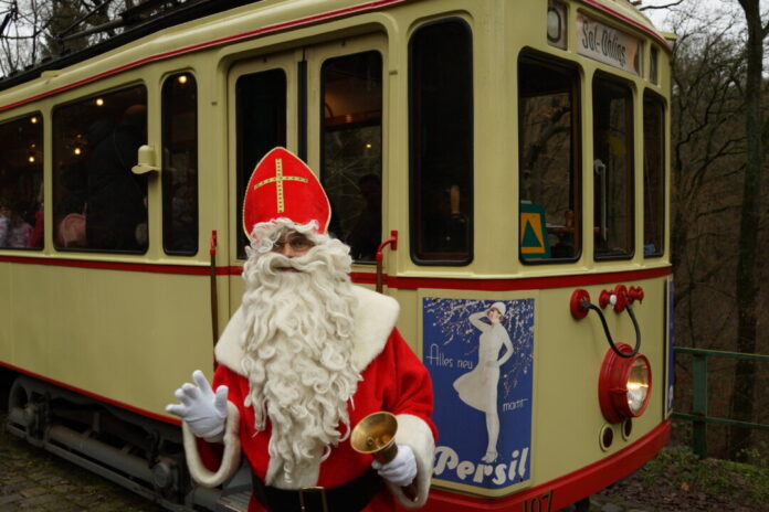 Auch in diesem Jahr hat der Nikolaus bei der Museumsbahn sein Erscheinen zugesichert. Foto: Malicke/BMB Auch in diesem Jahr hat der Nikolaus bei der Museumsbahn sein Erscheinen zugesichert. Foto: Malicke/BMB