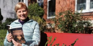 Nach erfolgreichem Auftakt: Weitere Autorenlesungen an der Gerberstraße Cornelia Riechers liest aus ihrem autofiktionalen Roman „Die Beraterin“. Foto: privat