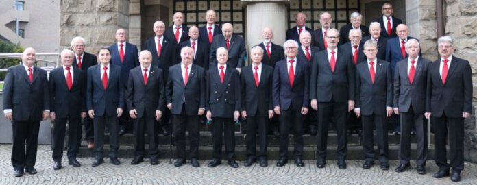 Chorfoto Christuskirche Der Männerchor vor der Christuskirche. Foto: Chor