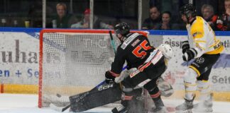 Ratinger Ice Aliens glückt die Heimpremiere Deutlich mit 6:2 haben die Ice Aliens gewonnen. Foto: Daniela Schmidt