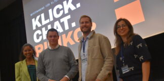 Medienabend am Heinrich-Heine-Gymnasium: Sicher ins Internet Präsentierten ein informatives Programm zwischen Likes und Hetze: Lijana Kaggwa, Dennis Horn, Patrick Falcke und Andrea Radwanska. Foto: privat