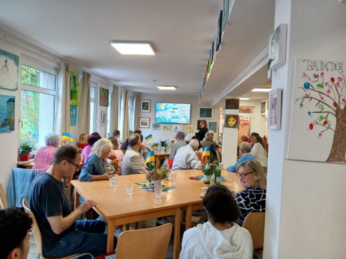 Essen verbindet Kulturen Mehr als 50 Besucherinnen und Besucher waren zu Gast in der AWO. Foto: Kreisstadt Mettmann
