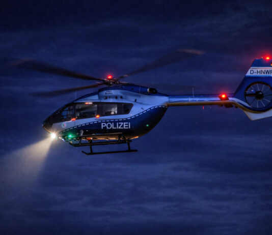 Polizeihubschrauber über Ratingen: Mutmaßliche Einbrecher festgenommen Einen Hubschraubereinsatz gab es in Ratingen. Foto: Polizei