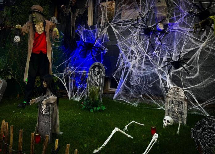 Das Halloween-Haus in Mettmann finden Gruselfans an der Straße Am Krumbach 10. Foto: Strenger Das Halloween-Haus in Mettmann finden Gruselfans an der Straße Am Krumbach 10. Foto: Strenger