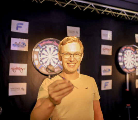 Wülfrather bringen die lokale Dart-Szene in Schwung Der Wülfrather Niclas Kohlmetz hat einen Dart-Verein ins Leben gerufen und aktiviert nun mit weiteren Helferinnen und Helfern die lokale Szene des Sports. Foto: Volkmann