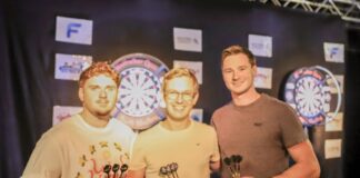 Wülfrather Dart-Turnier im Zeichen des gutes Zwecks Cedric Wenzel, Niclas Kohlmetz und Marc Rohmann vom 1. DC Wülfrath. Foto: Volkmann