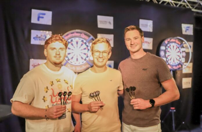 Cedric Wenzel, Niclas Kohlmetz und Marc Rohmann vom 1. DC Wülfrath. Foto: Volkmann Cedric Wenzel, Niclas Kohlmetz und Marc Rohmann vom 1. DC Wülfrath. Foto: Volkmann