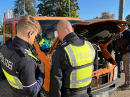 Kreis Mettmann: Behörden gehen gegen Schwarzarbeit vor Insgesamt wurden rund 100 Fahrzeuge kontrolliert. Foto: Polizei