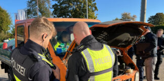Kreis Mettmann: Behörden gehen gegen Schwarzarbeit vor Insgesamt wurden rund 100 Fahrzeuge kontrolliert. Foto: Polizei